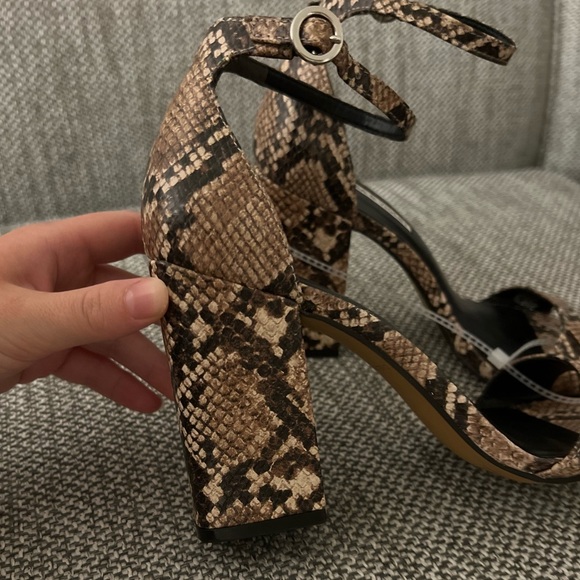 • SOLD snakeskin heels - Picture 2 of 3